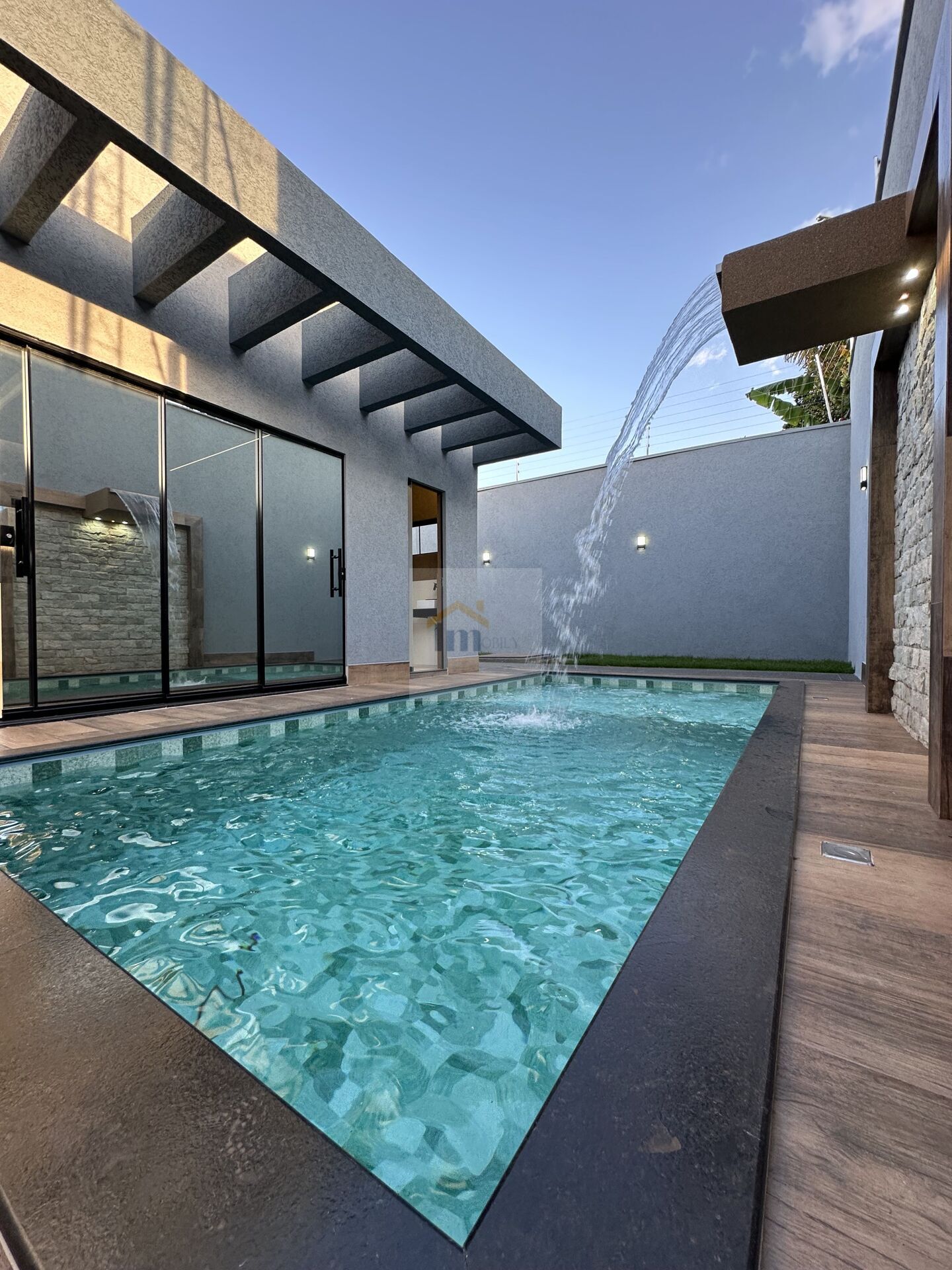 Casa à venda com 3 quartos, 360m² - Foto 1