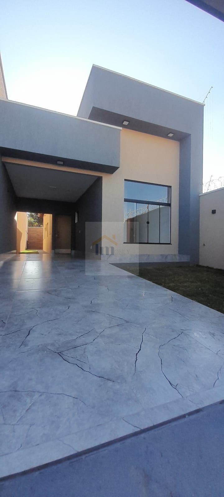 Casa à venda com 3 quartos, 116m² - Foto 1