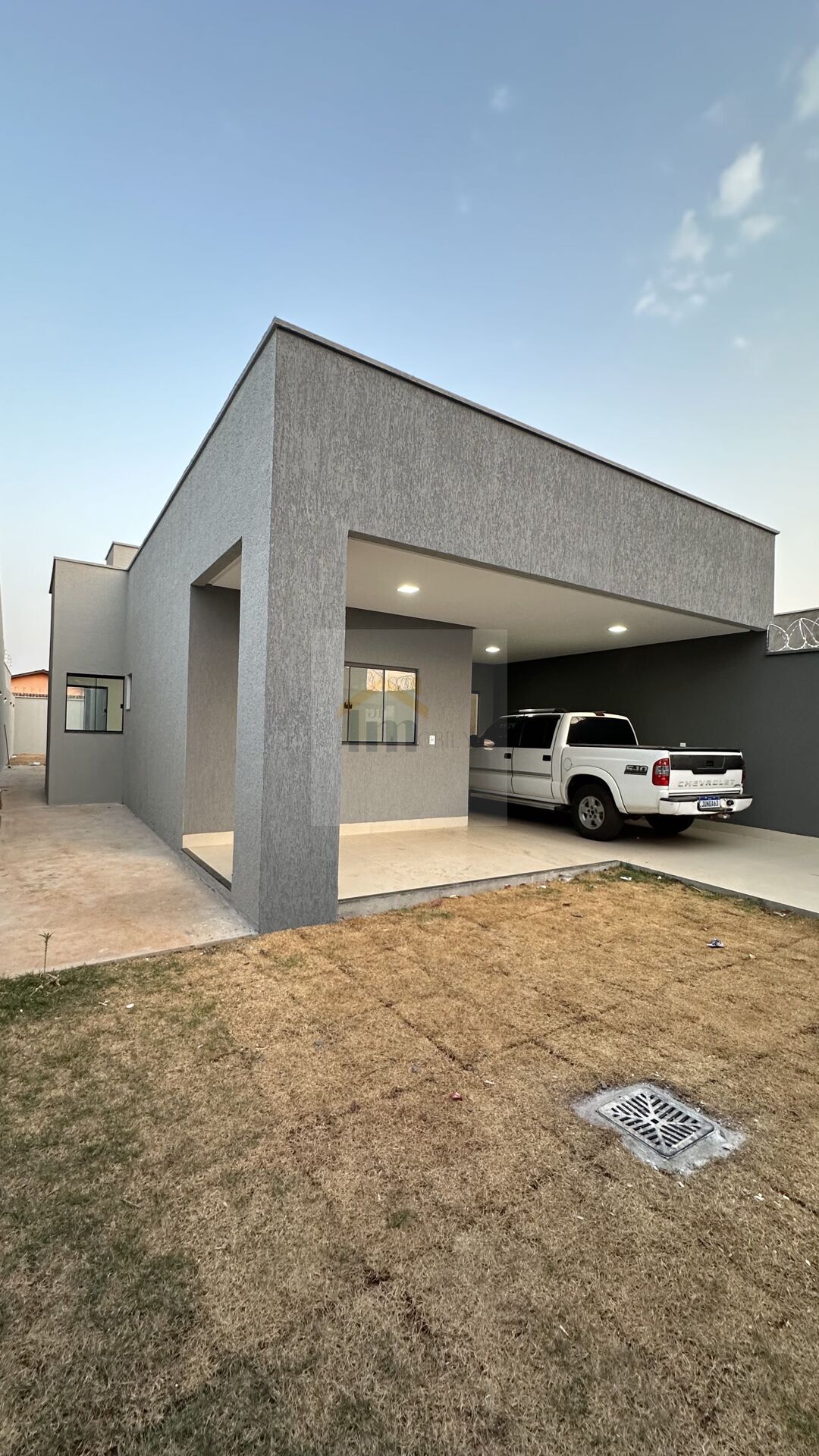 Casa à venda com 3 quartos, 117m² - Foto 1