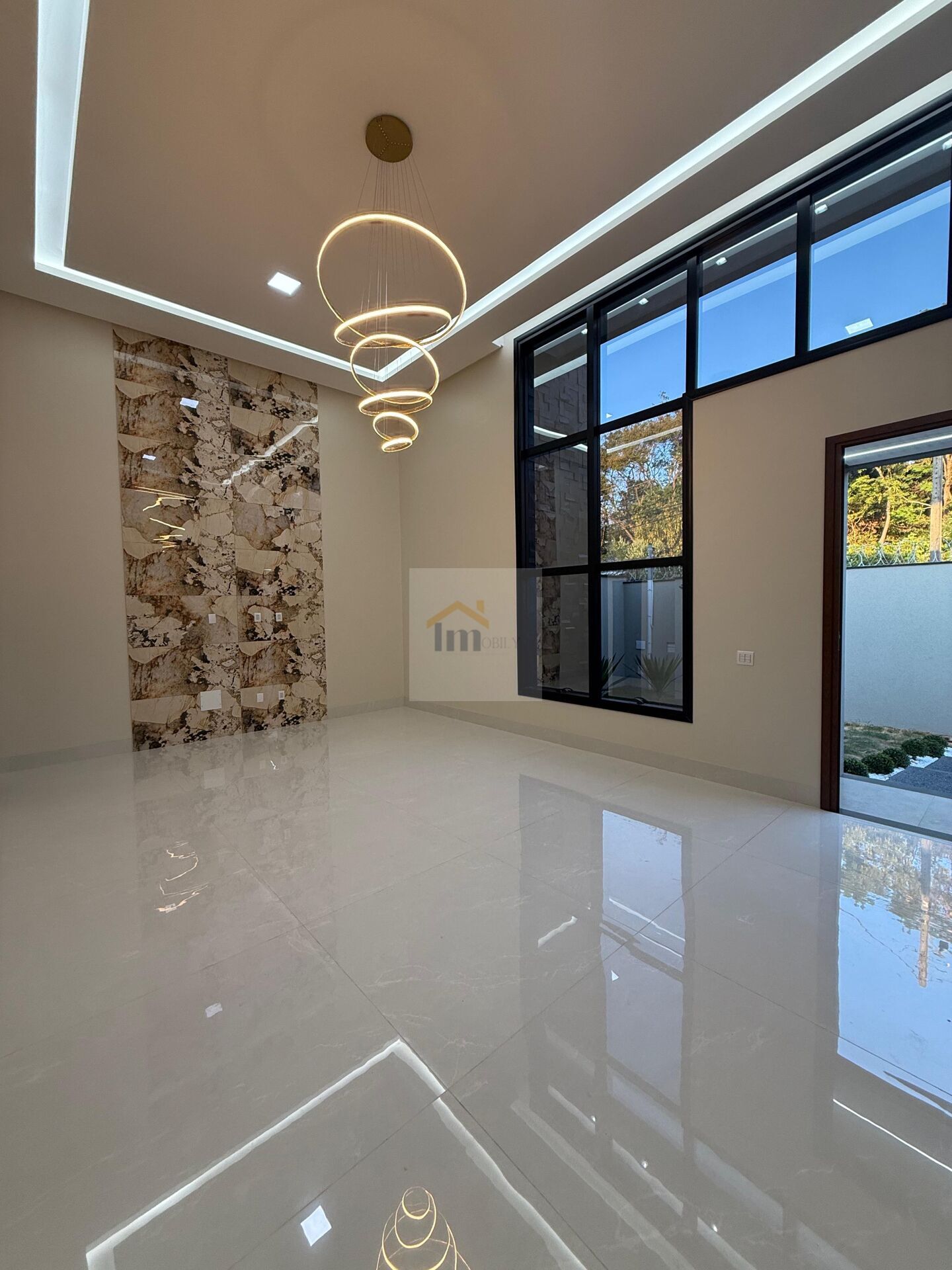 Casa à venda com 3 quartos, 218m² - Foto 2