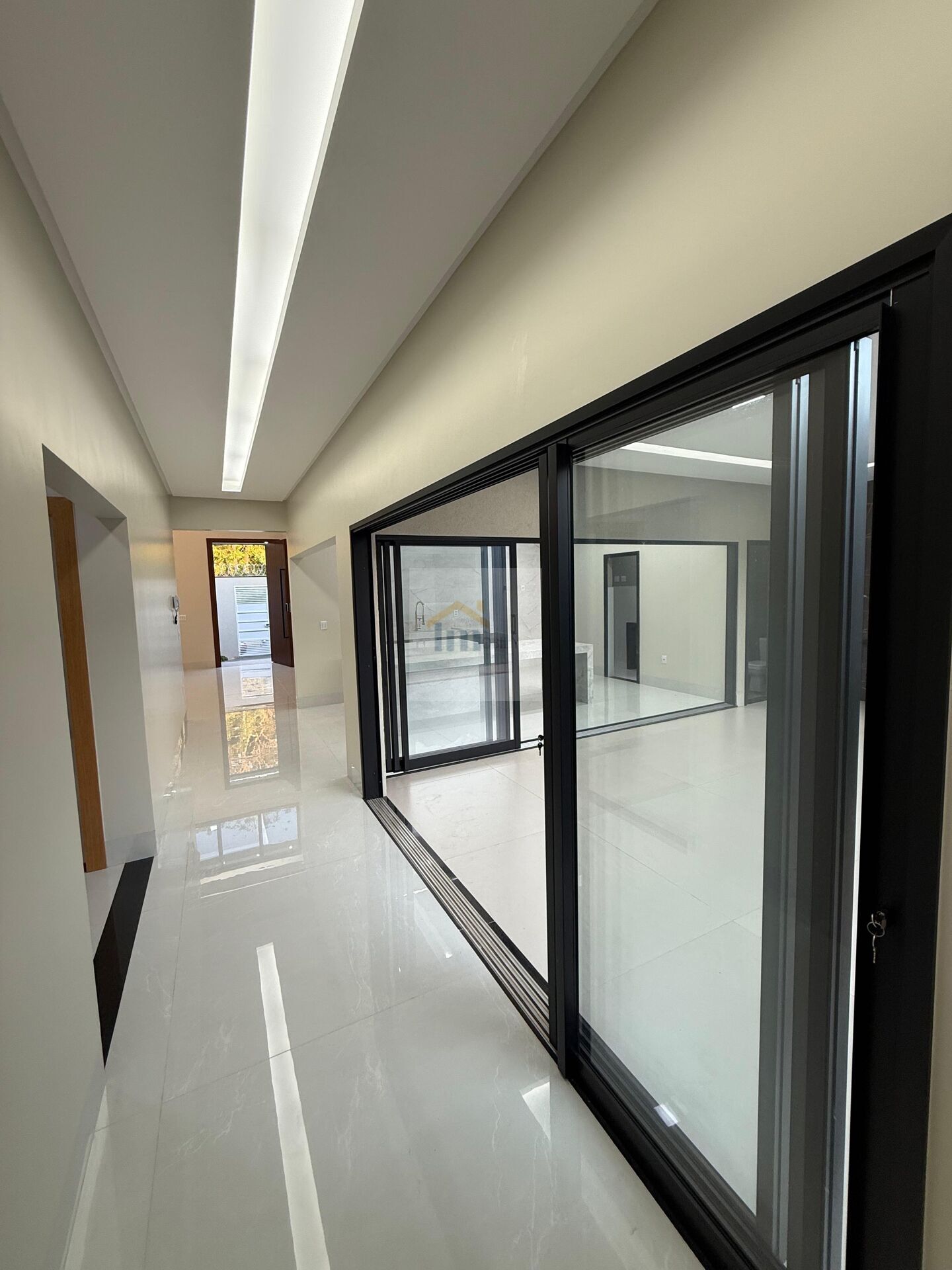 Casa à venda com 3 quartos, 218m² - Foto 3
