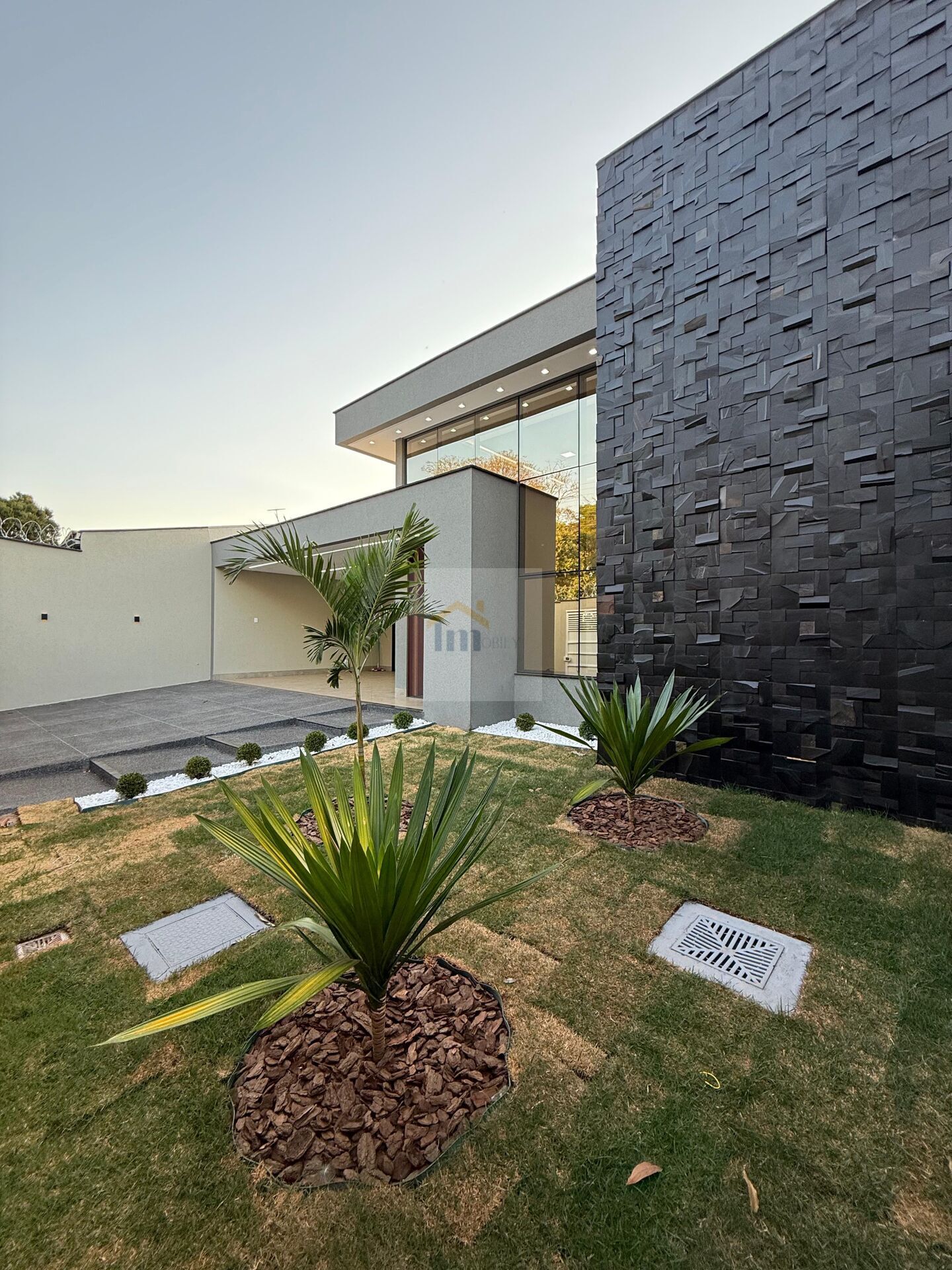 Casa à venda com 3 quartos, 218m² - Foto 1