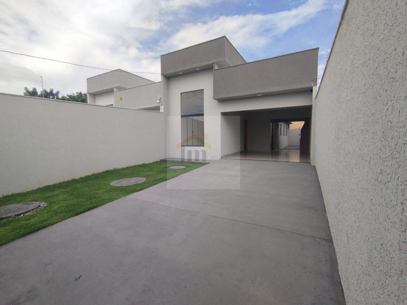 Casa à venda com 3 quartos, 115m² - Foto 1