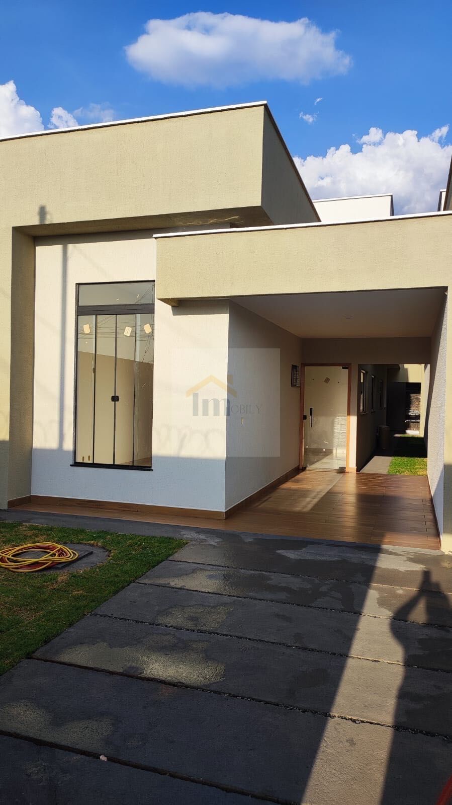 Casa à venda com 3 quartos, 108m² - Foto 1