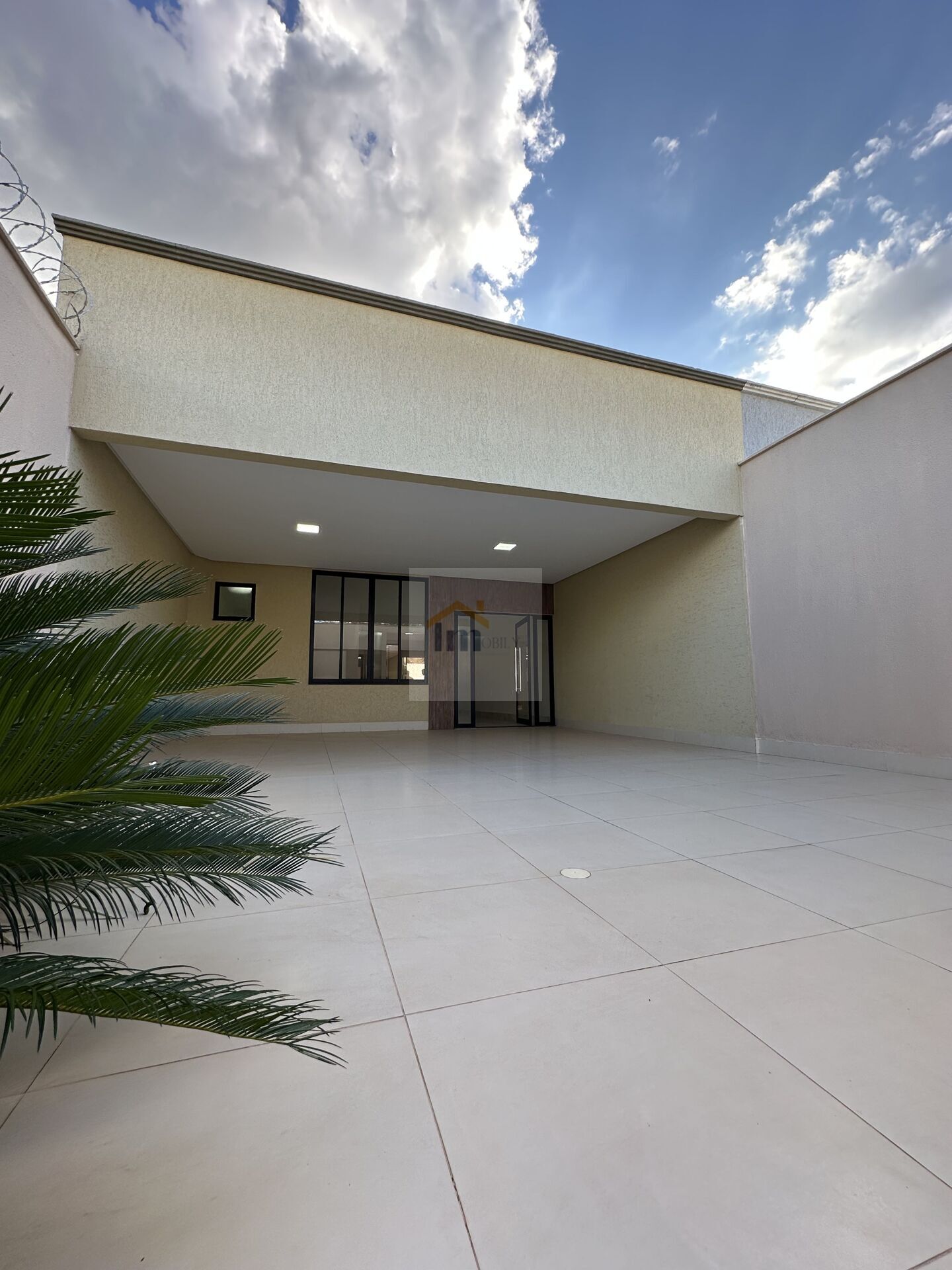 Casa à venda com 3 quartos, 150m² - Foto 1