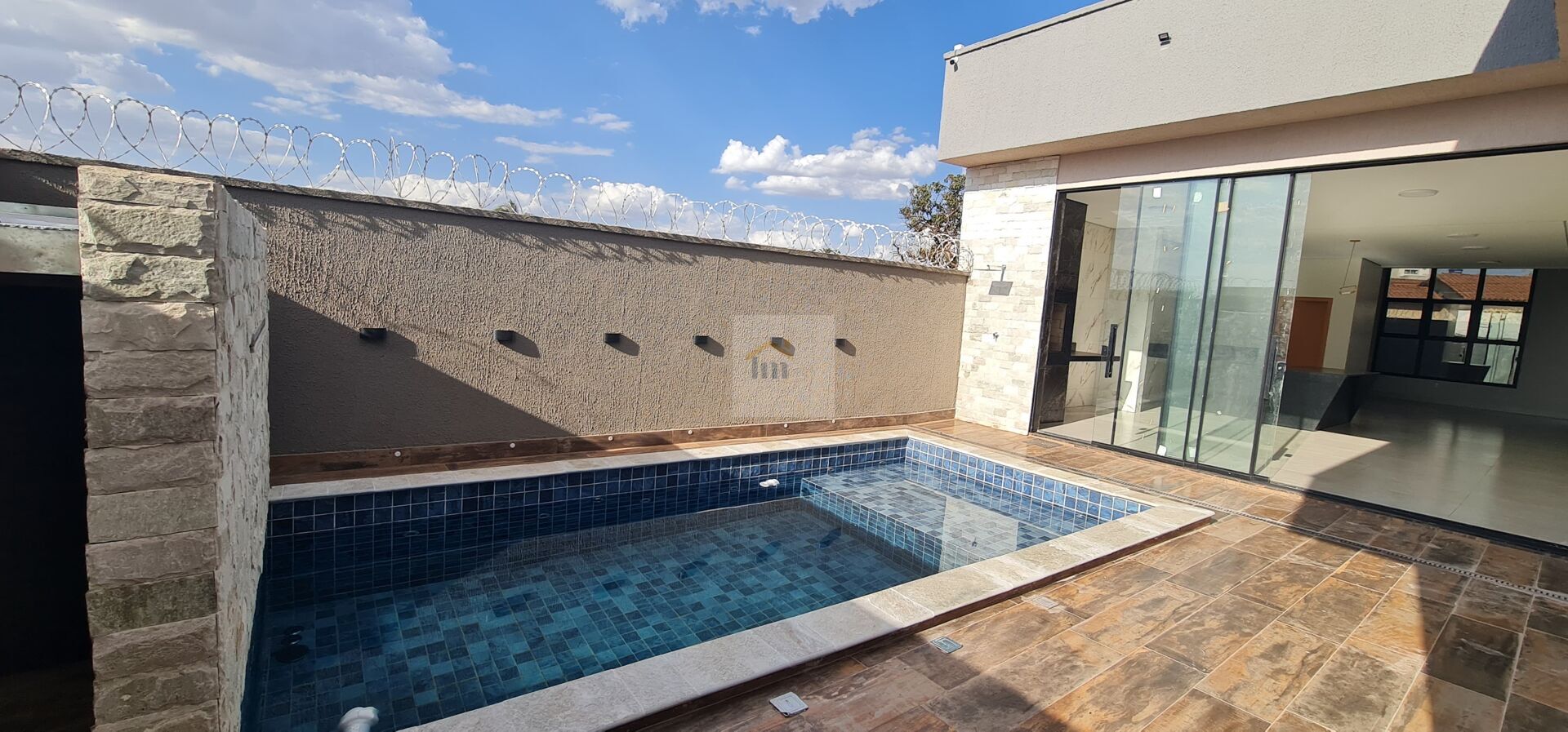 Casa, 3 quartos, 221 m² - Foto 1