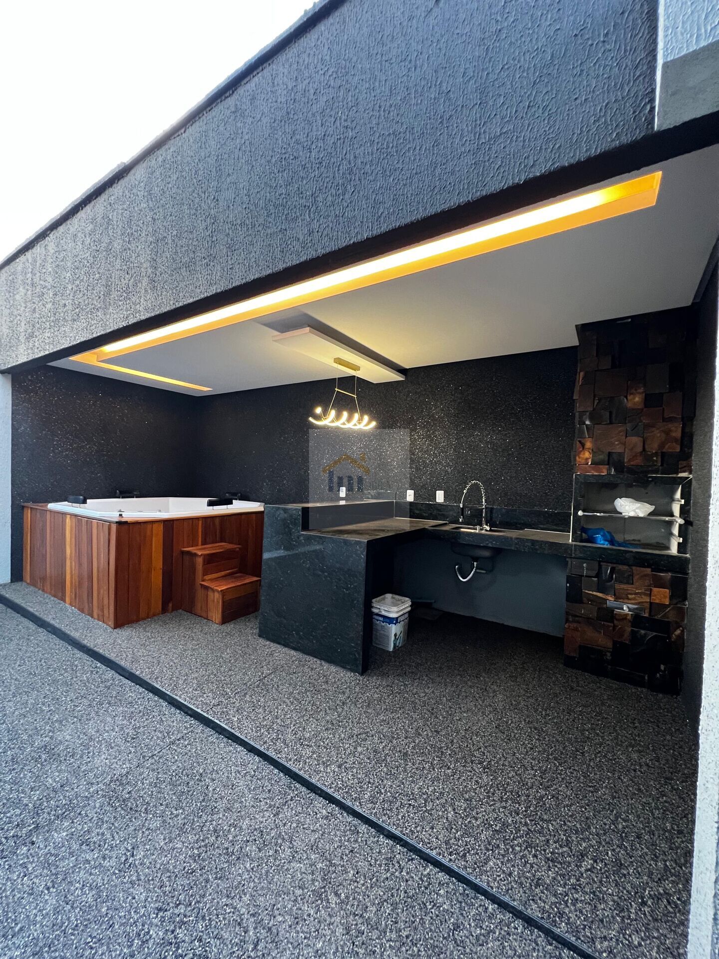 Casa à venda com 3 quartos, 117m² - Foto 1