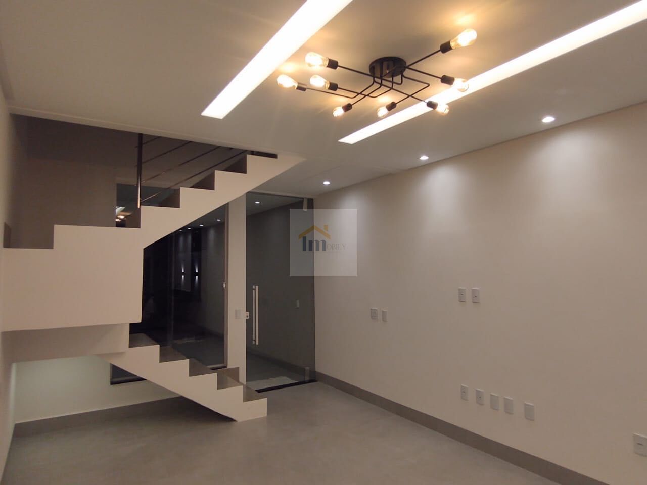 Casa à venda com 3 quartos, 128m² - Foto 1