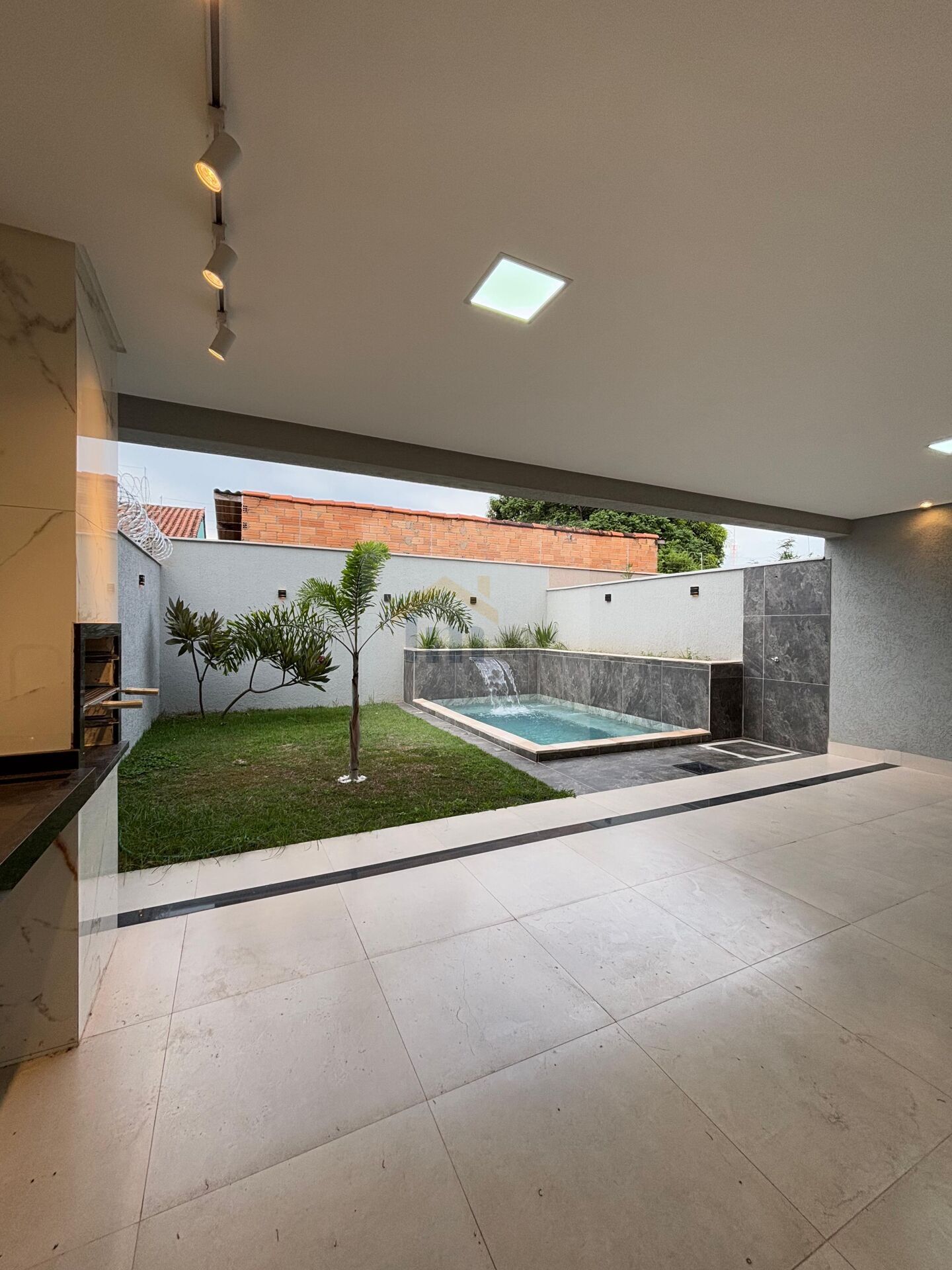 Casa à venda com 4 quartos, 215m² - Foto 3