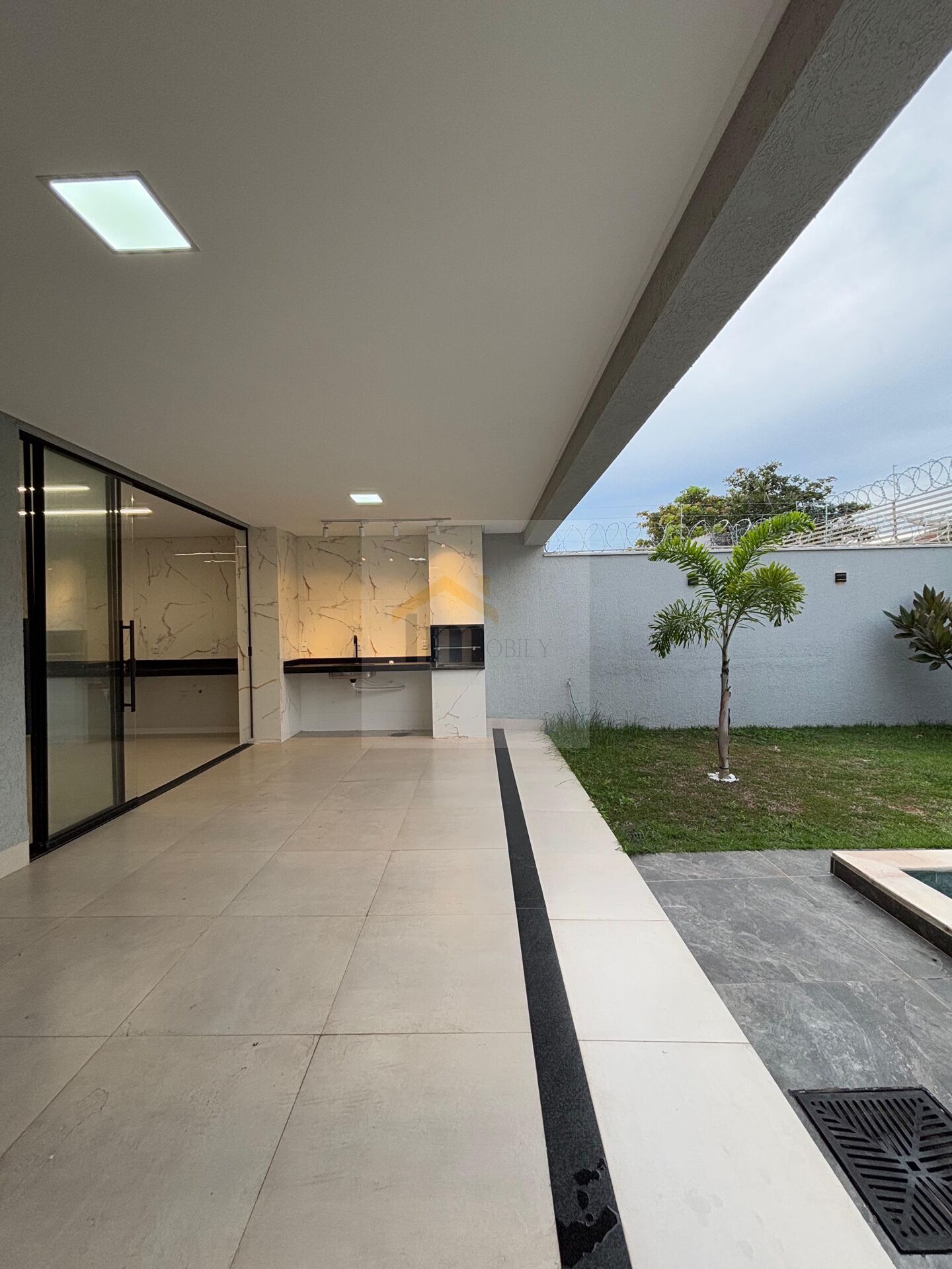 Casa à venda com 4 quartos, 215m² - Foto 4