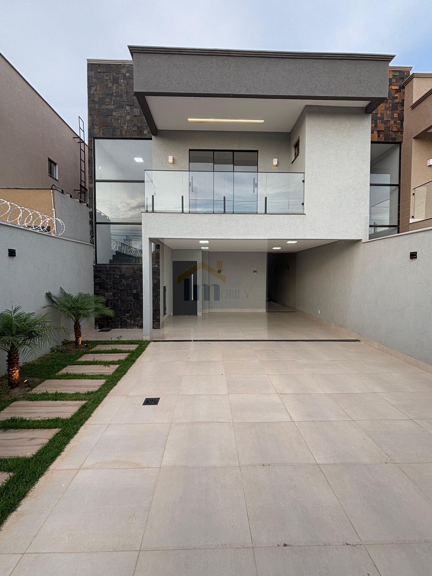 Casa à venda com 4 quartos, 215m² - Foto 2