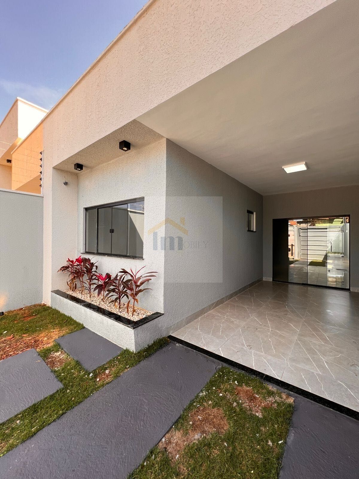 Casa à venda com 3 quartos, 120m² - Foto 1