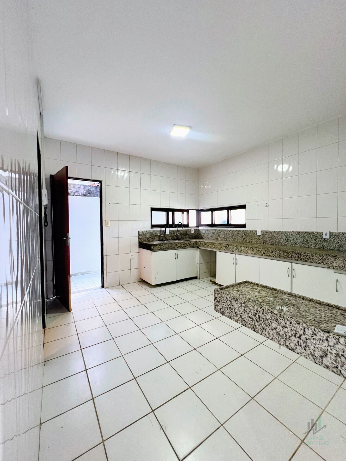 Casa de Condomínio à venda com 3 quartos, 259m² - Foto 11