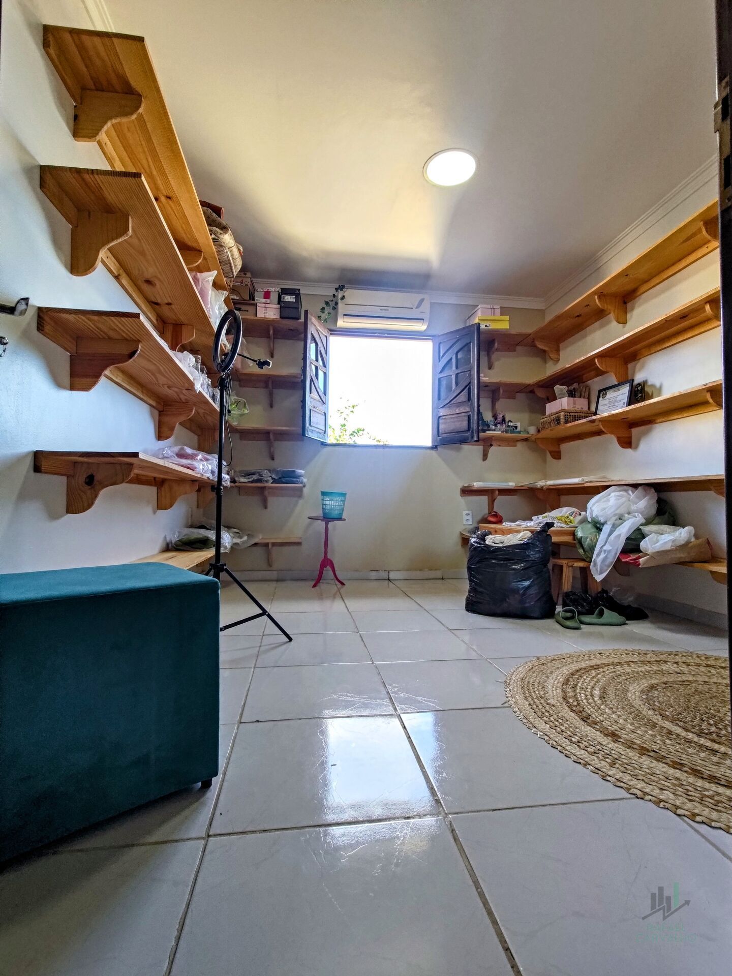 Casa de Condomínio à venda com 4 quartos, 210m² - Foto 2