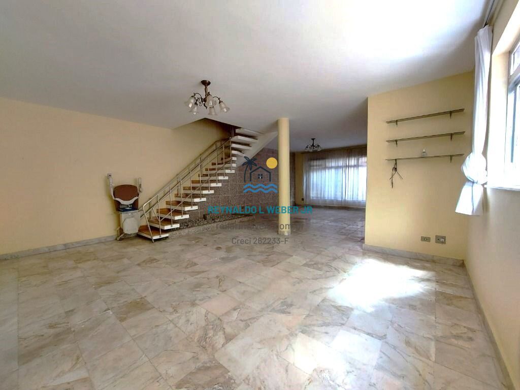 Sobrado à venda com 3 quartos, 250m² - Foto 1