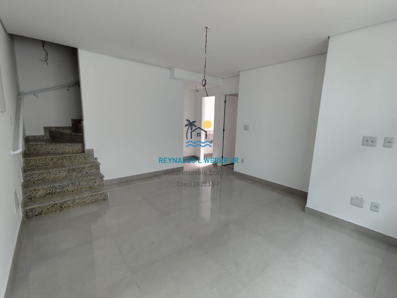Casa à venda com 2 quartos, 100m² - Foto 1