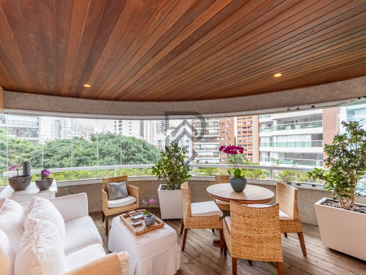 Apartamento, 3 quartos, 243 m² - Foto 1