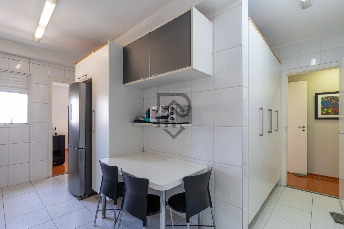 Apartamento à venda com 3 quartos, 137m² - Foto 2