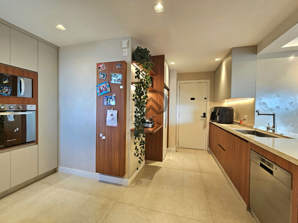 Apartamento à venda com 3 quartos, 146m² - Foto 24