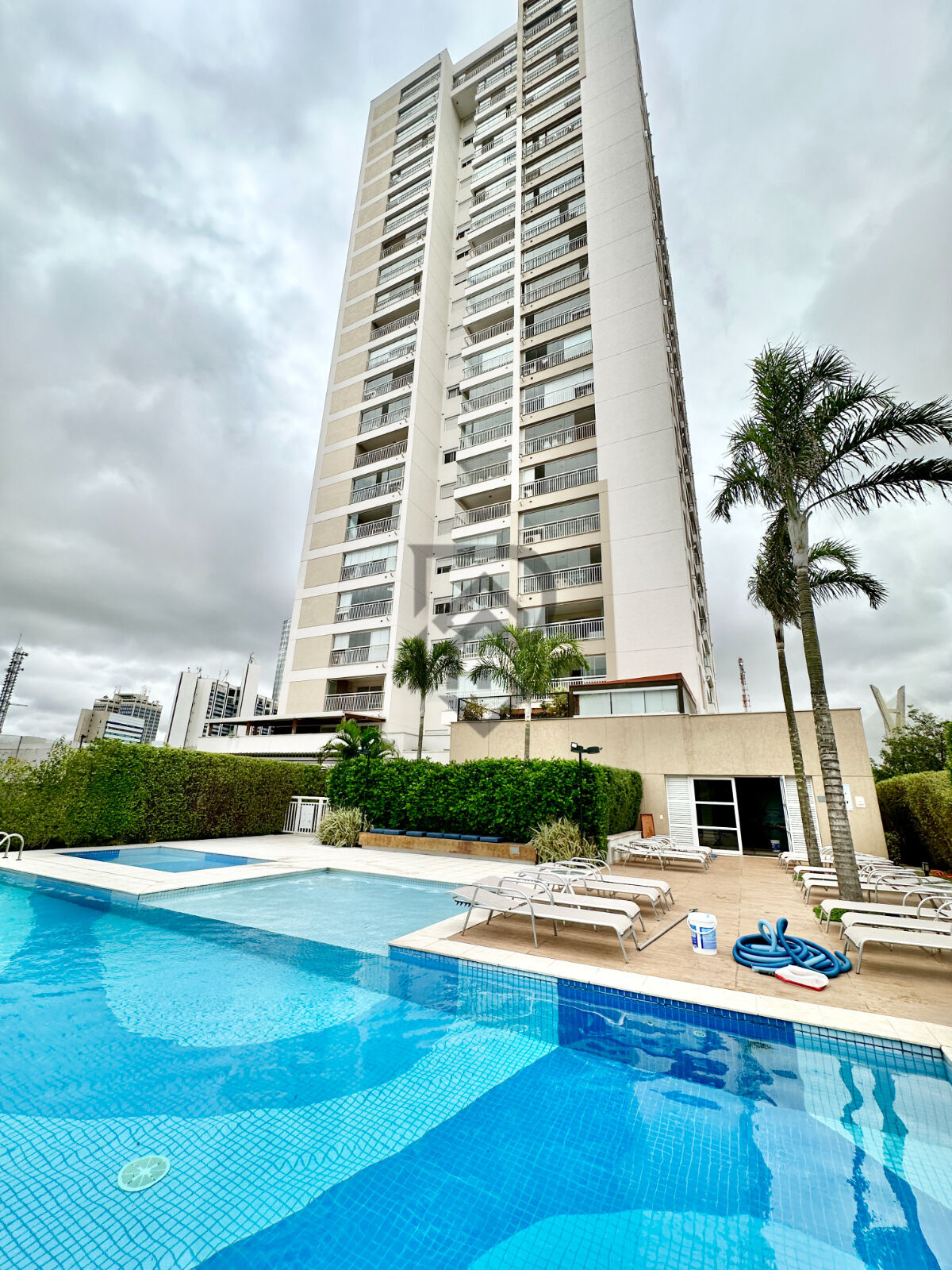 Apartamento à venda com 2 quartos, 74m² - Foto 1