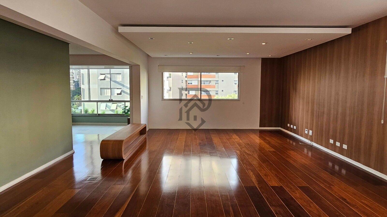 Apartamento, 3 quartos, 240 m² - Foto 1
