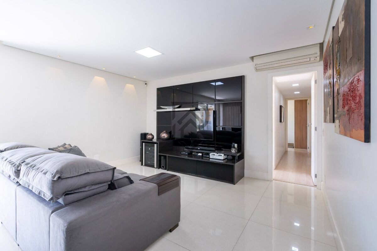 Apartamento à venda com 4 quartos, 162m² - Foto 2