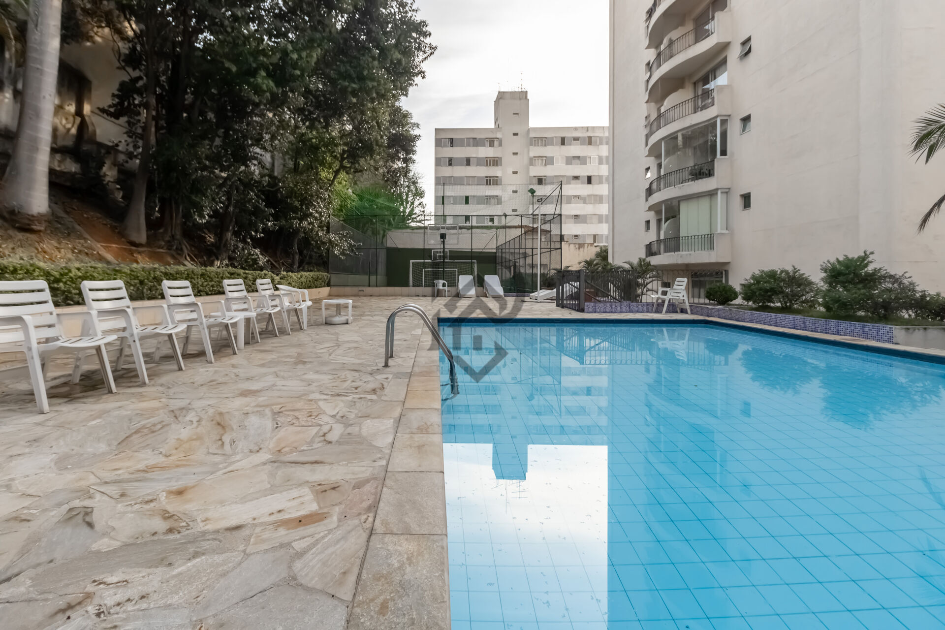 Apartamento à venda com 3 quartos, 98m² - Foto 1