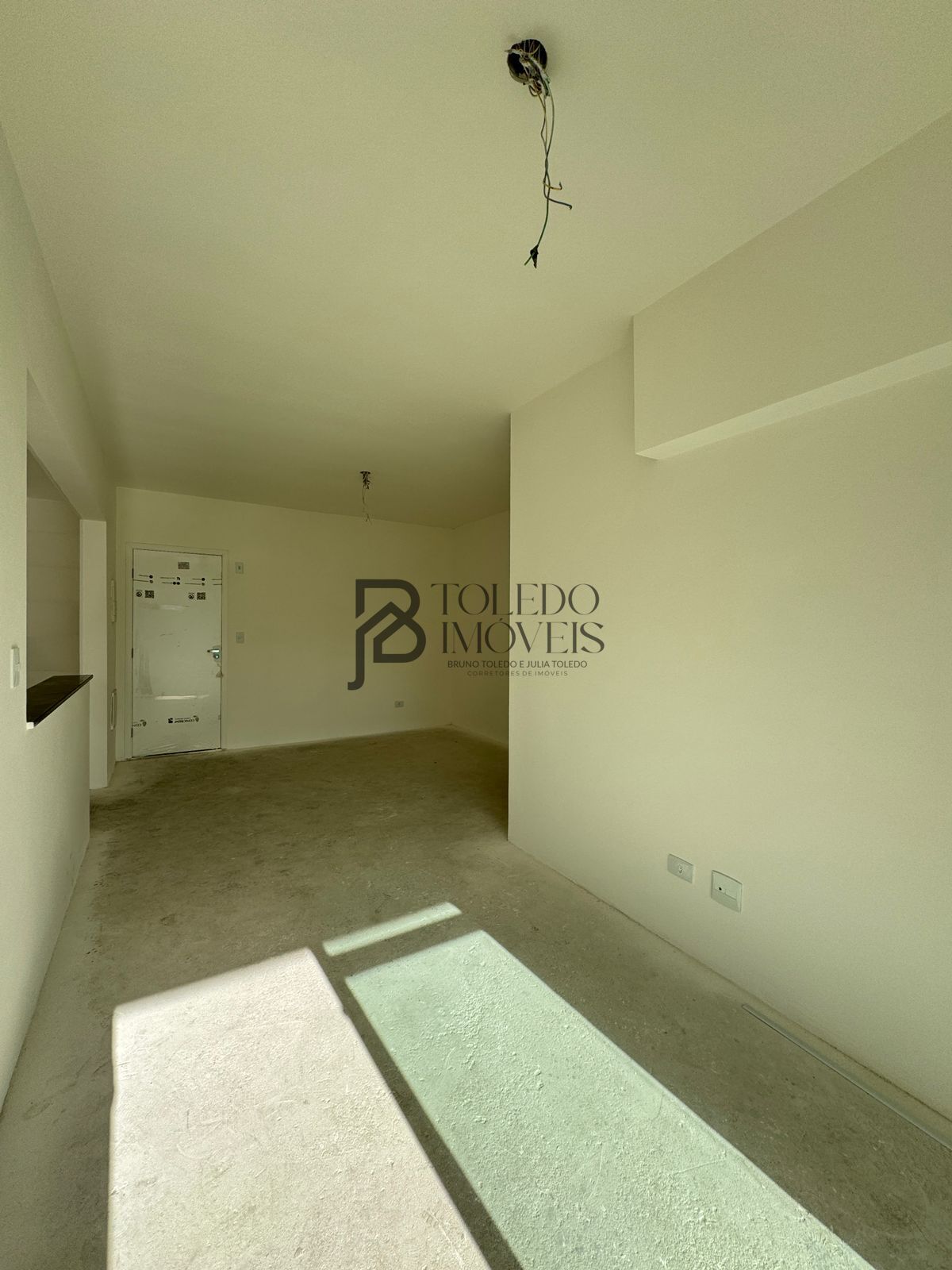 Apartamento à venda com 2 quartos, 75m² - Foto 2