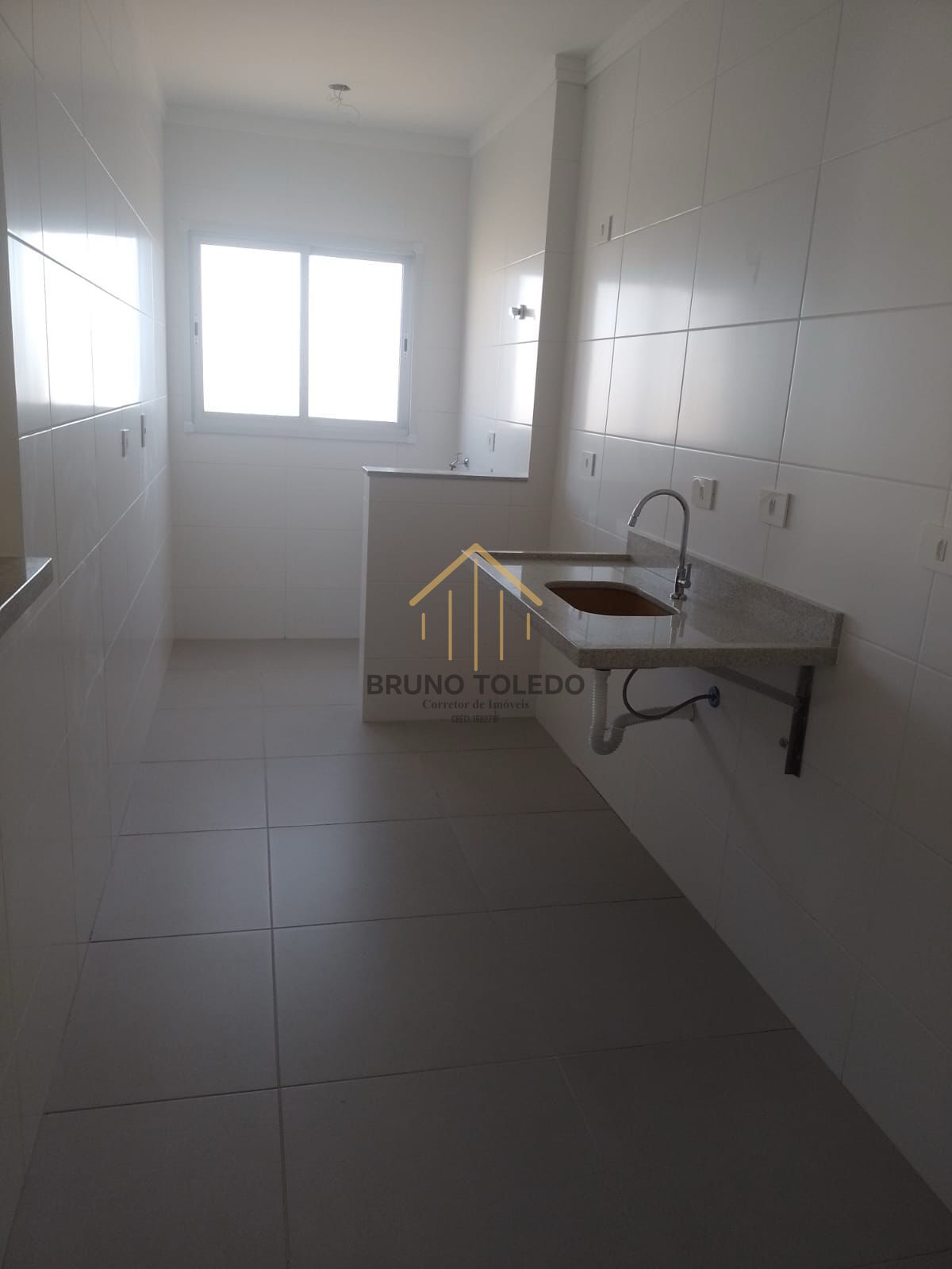 Apartamento à venda com 2 quartos, 64m² - Foto 2