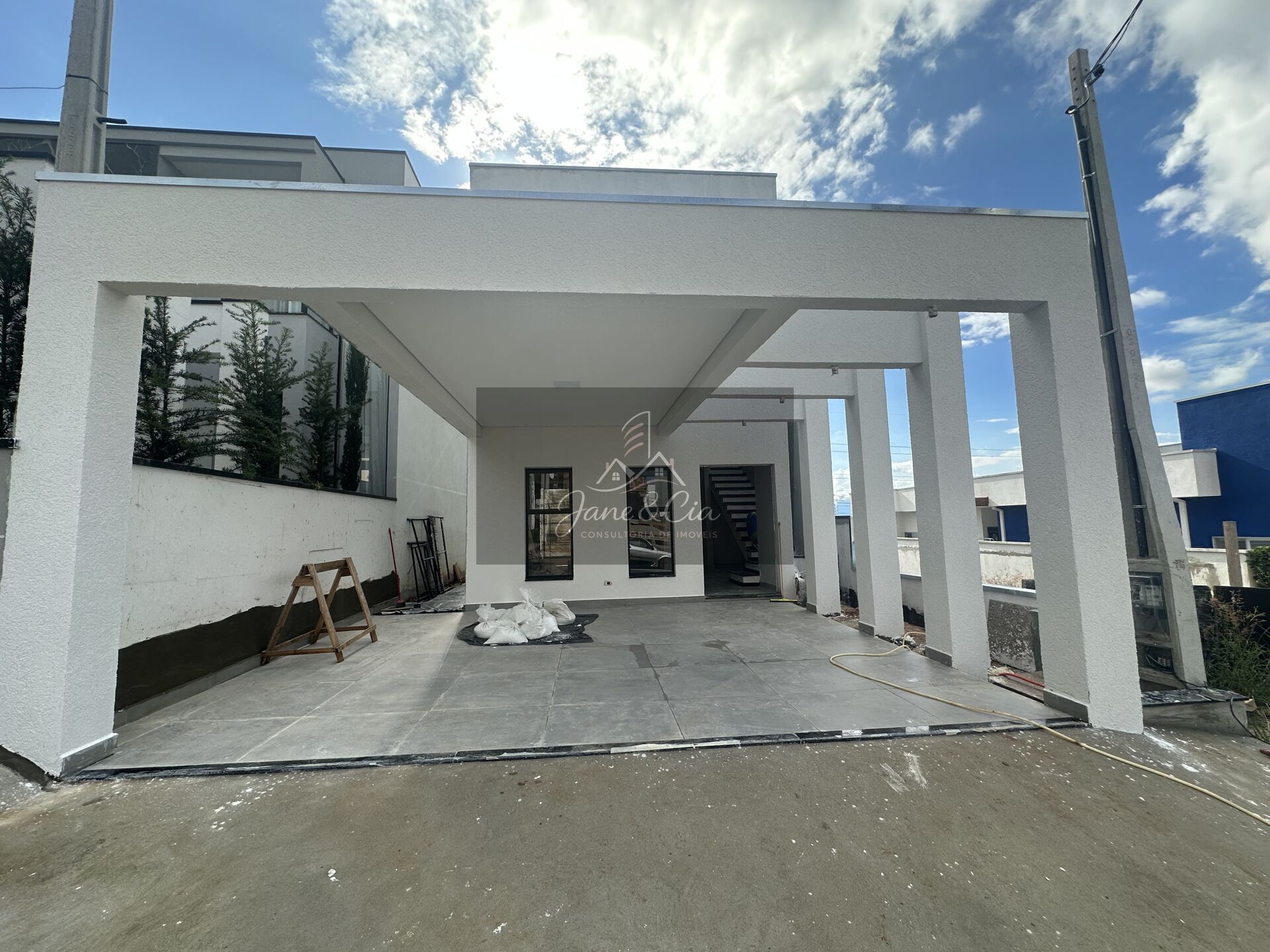 Casa à venda com 3 quartos, 148m² - Foto 1