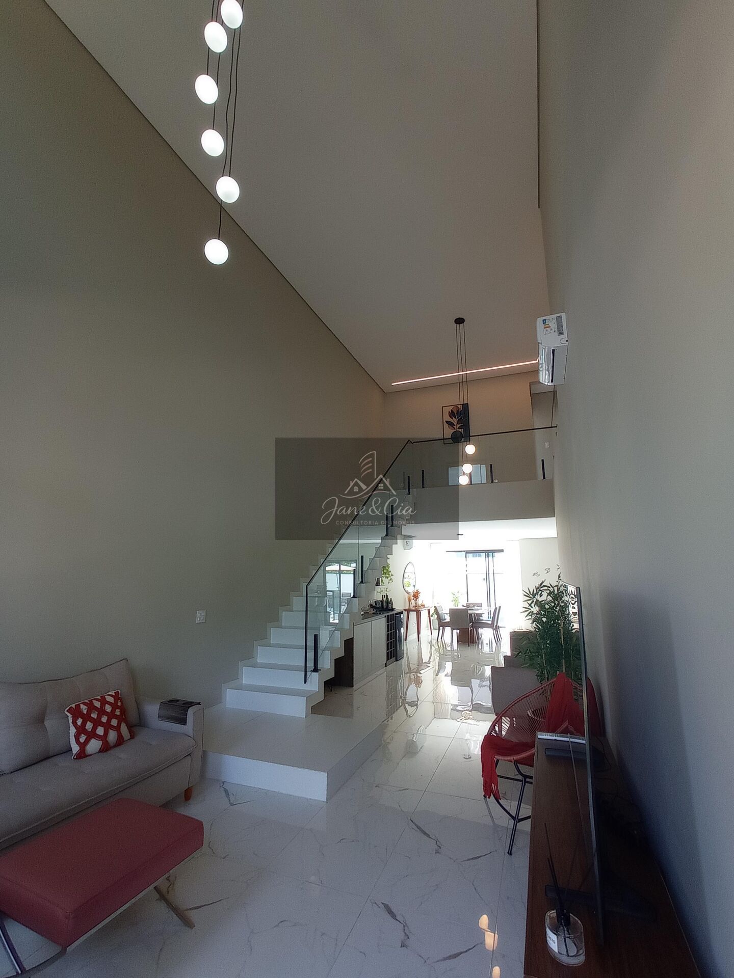 Casa à venda com 3 quartos, 262m² - Foto 1