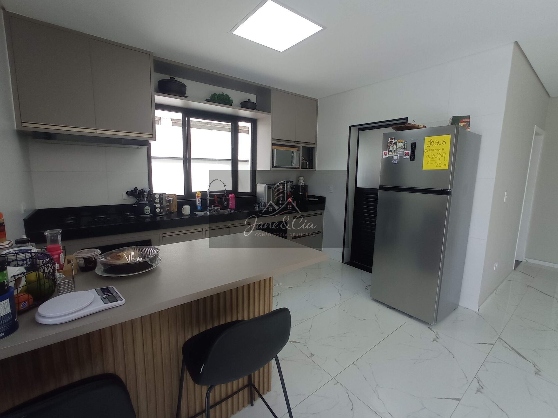 Casa à venda com 3 quartos, 262m² - Foto 4