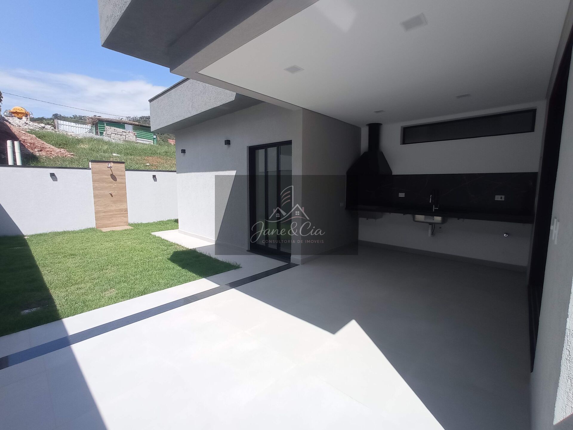 Casa à venda com 3 quartos, 158m² - Foto 2