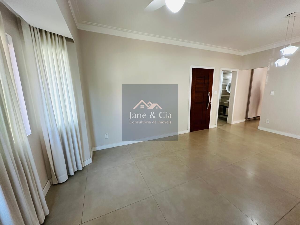 Casa à venda com 4 quartos, 220m² - Foto 4