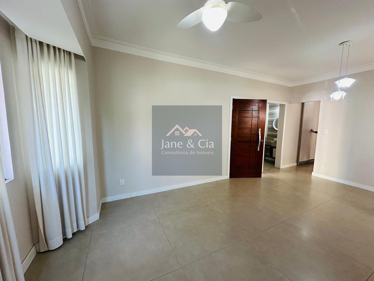 Casa à venda com 4 quartos, 220m² - Foto 3