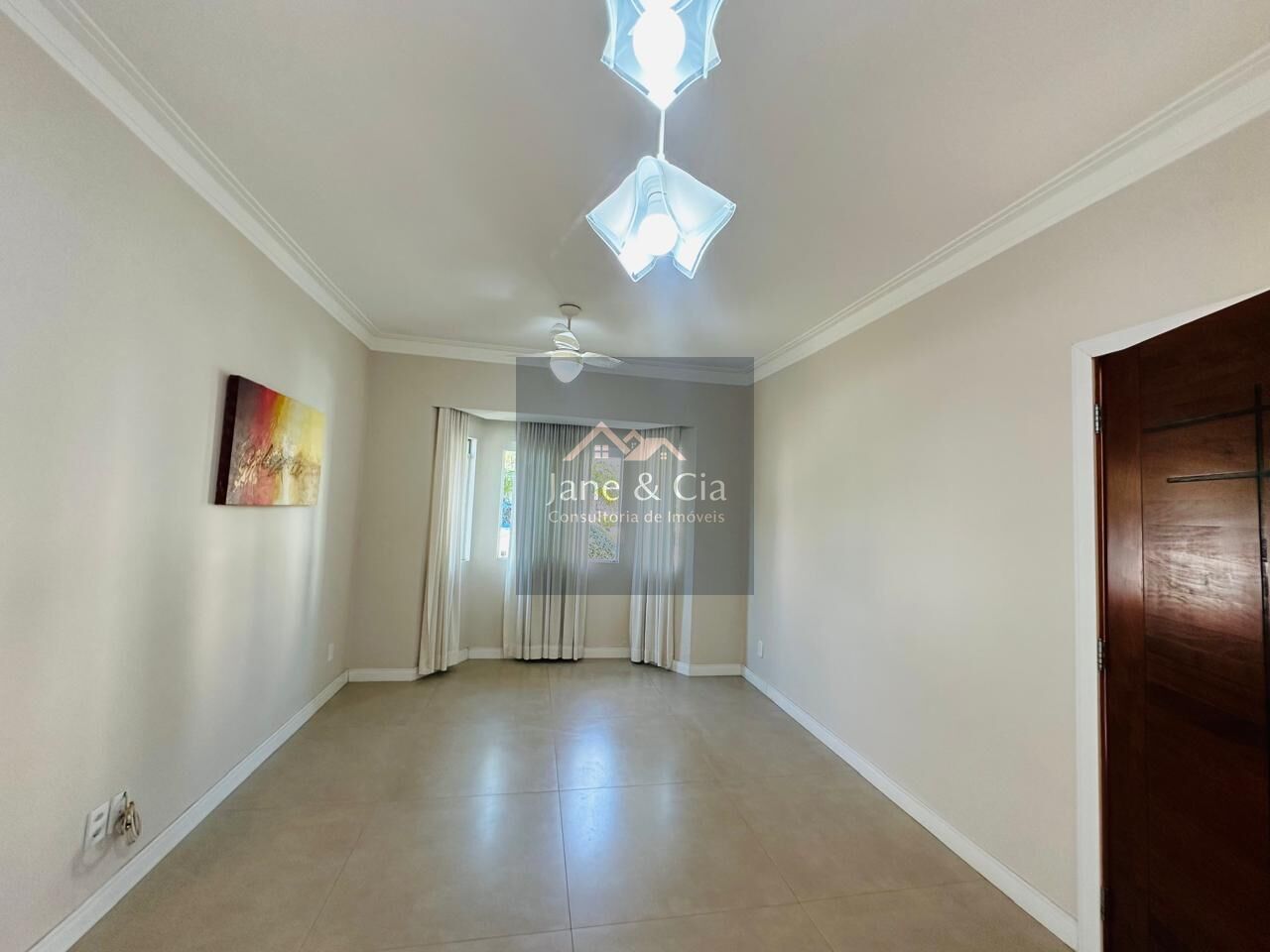 Casa à venda com 4 quartos, 220m² - Foto 2