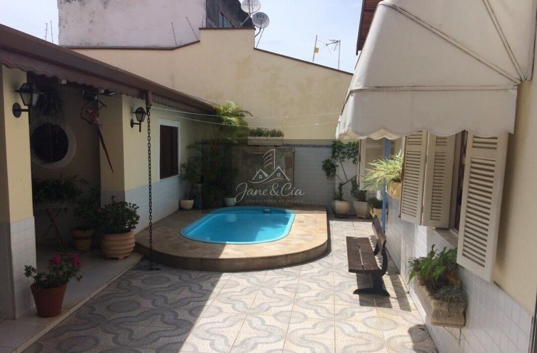 Casa à venda com 3 quartos, 187m² - Foto 1