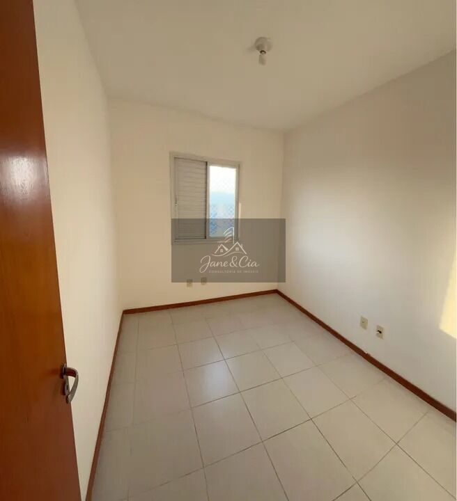 Apartamento à venda com 2 quartos, 68m² - Foto 4