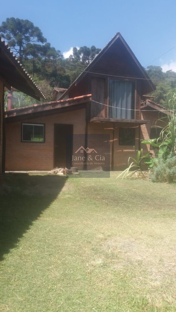 Casa à venda com 2 quartos, 100m² - Foto 1