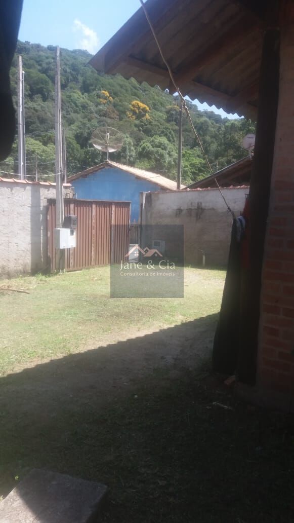 Casa à venda com 2 quartos, 100m² - Foto 2