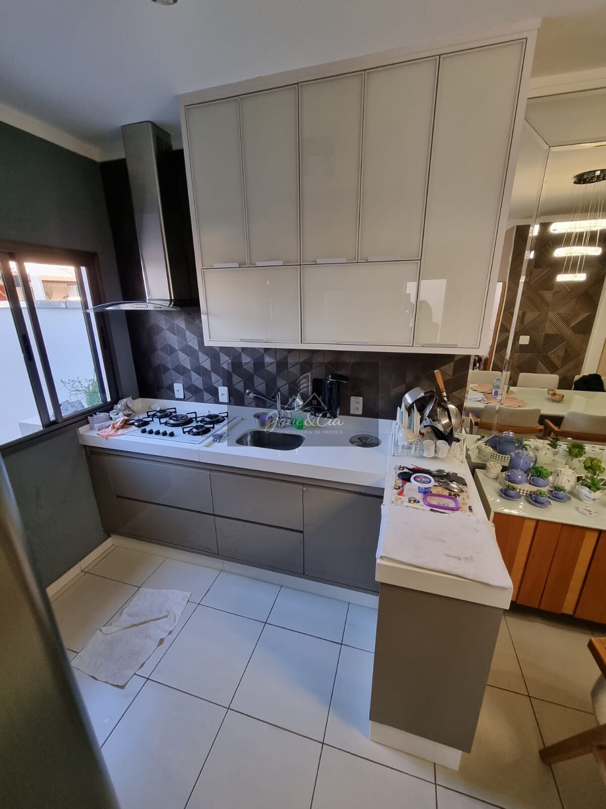 Casa à venda com 3 quartos, 129m² - Foto 1