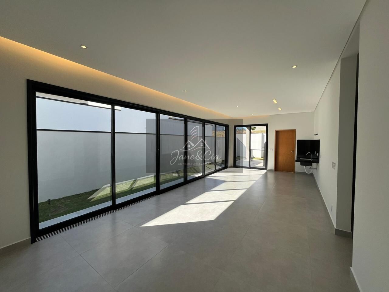 Casa à venda com 4 quartos, 168m² - Foto 2