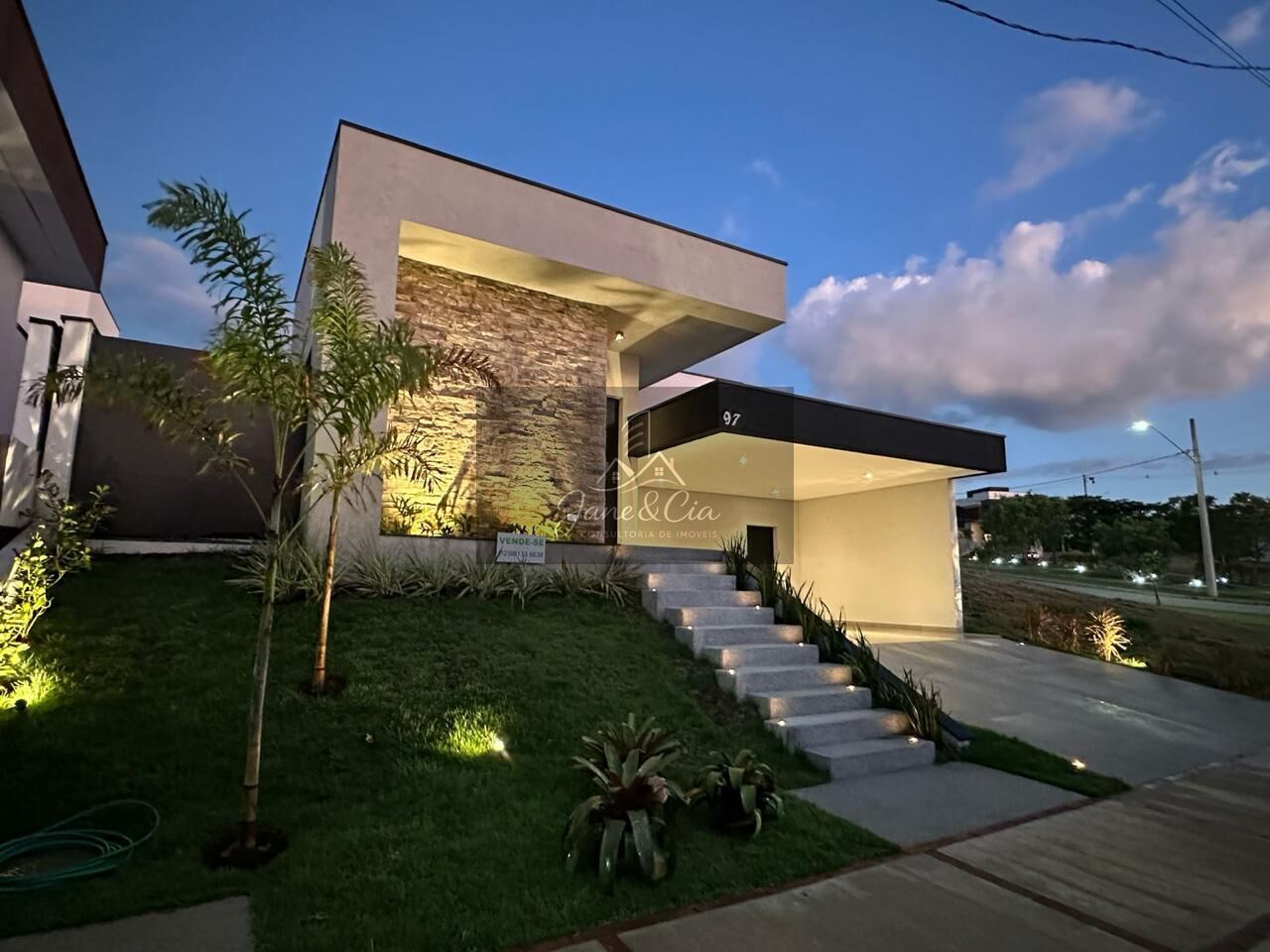 Casa à venda com 4 quartos, 168m² - Foto 1