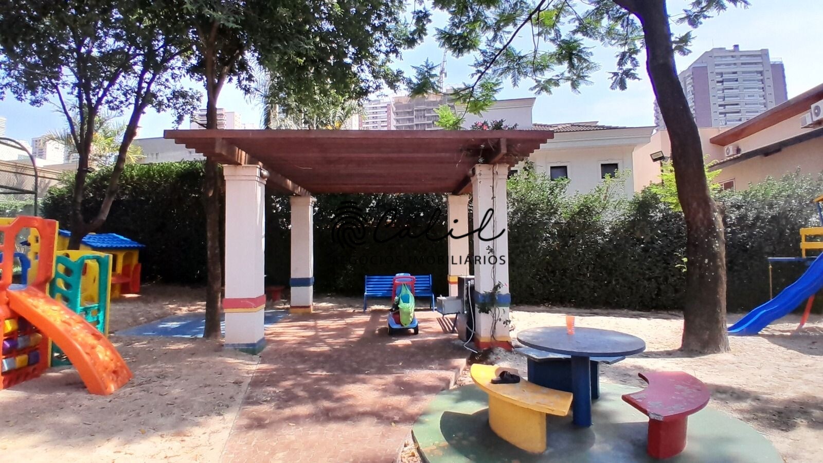 Casa de Condomínio à venda com 4 quartos, 420m² - Foto 34