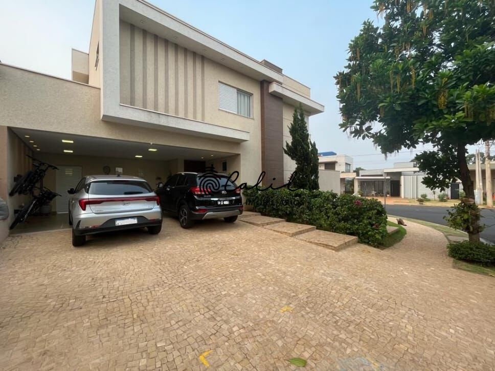 Casa de Condomínio à venda com 4 quartos, 266m² - Foto 1