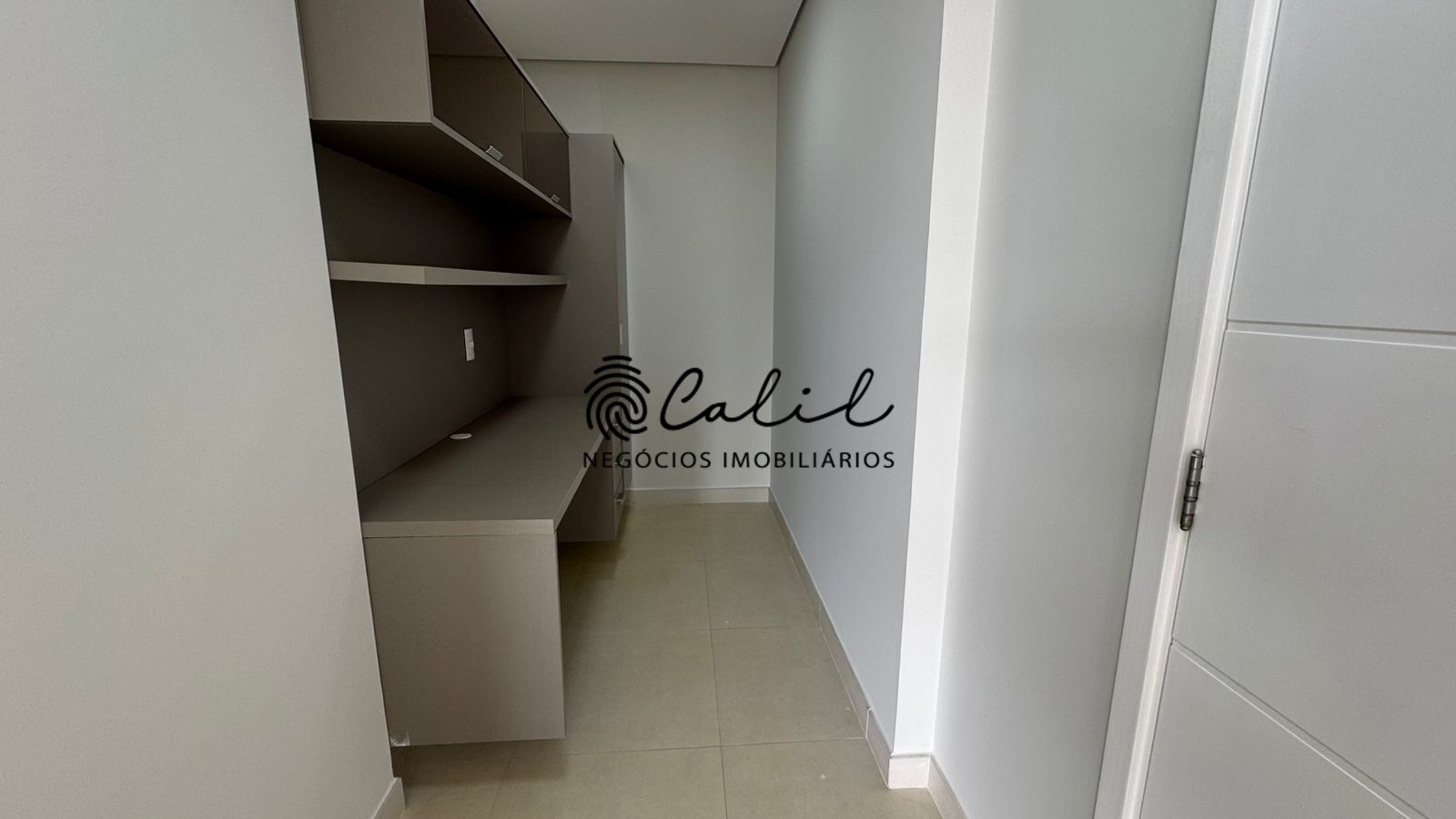 Apartamento para alugar com 3 quartos, 156m² - Foto 2
