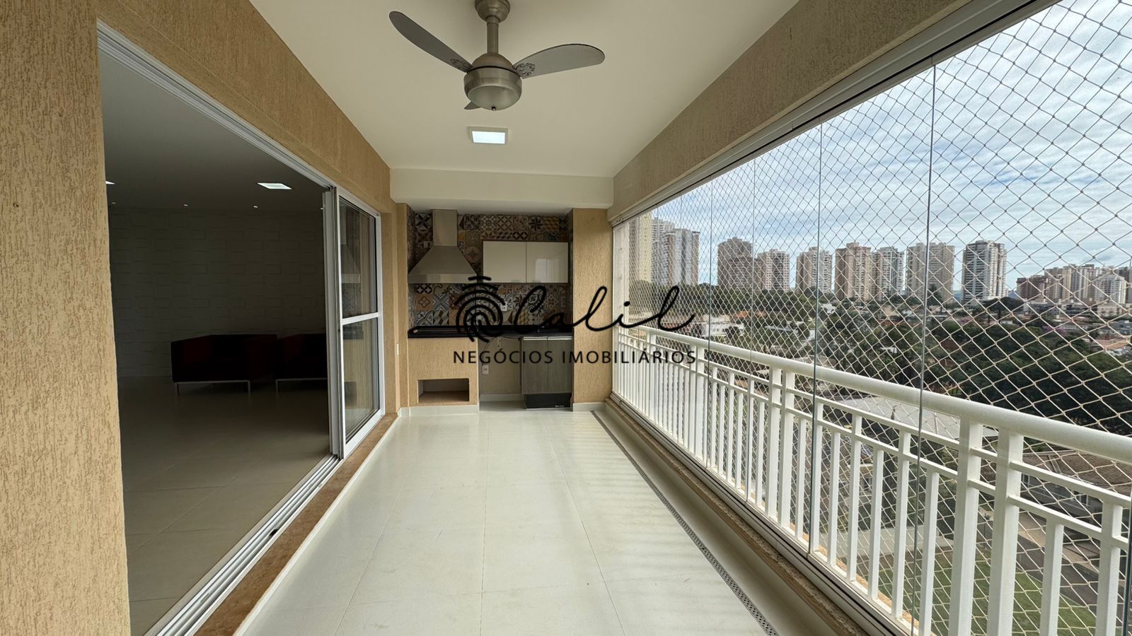 Apartamento para alugar com 3 quartos, 156m² - Foto 1