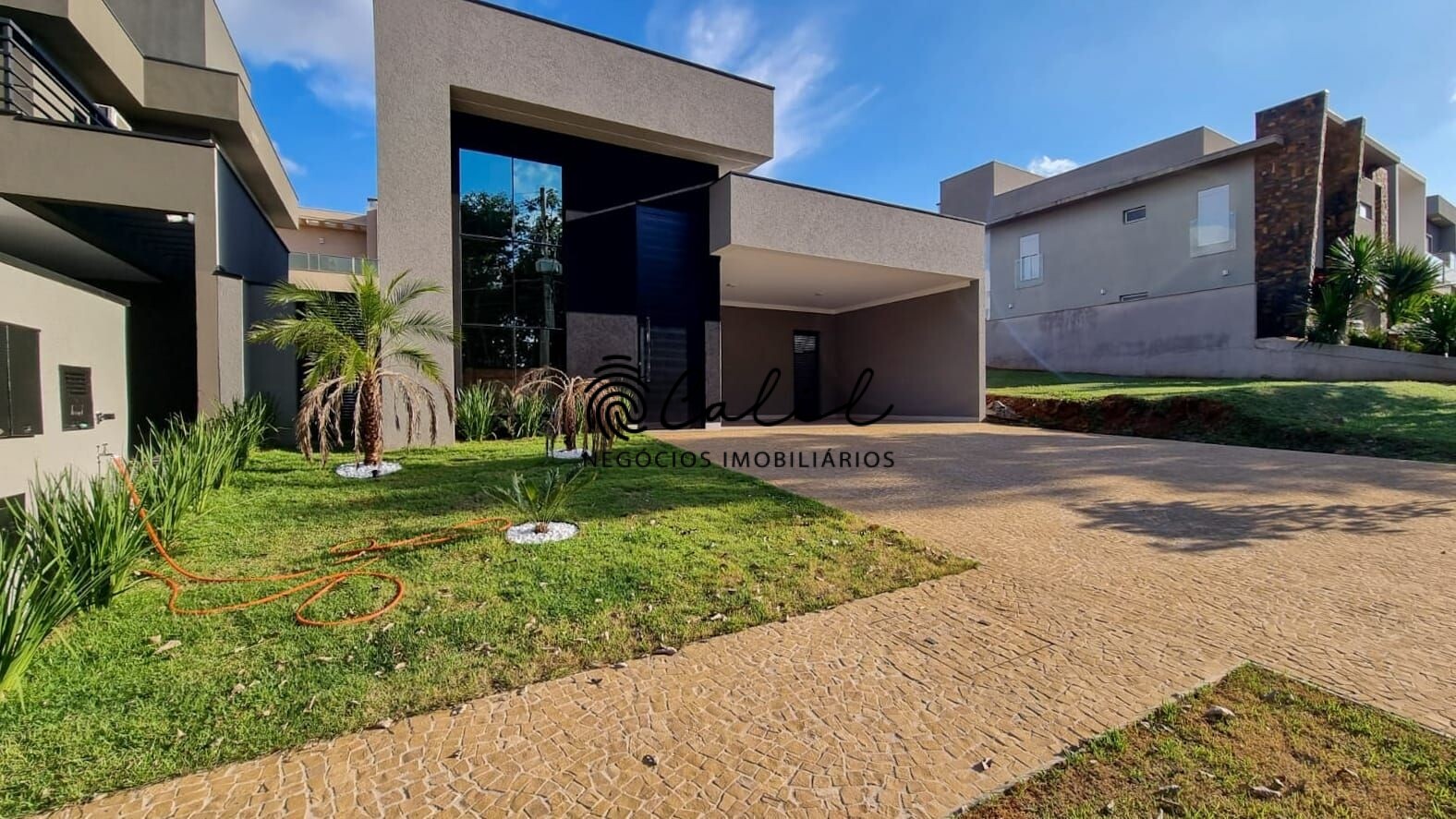 Casa de Condomínio à venda com 3 quartos, 165m² - Foto 1