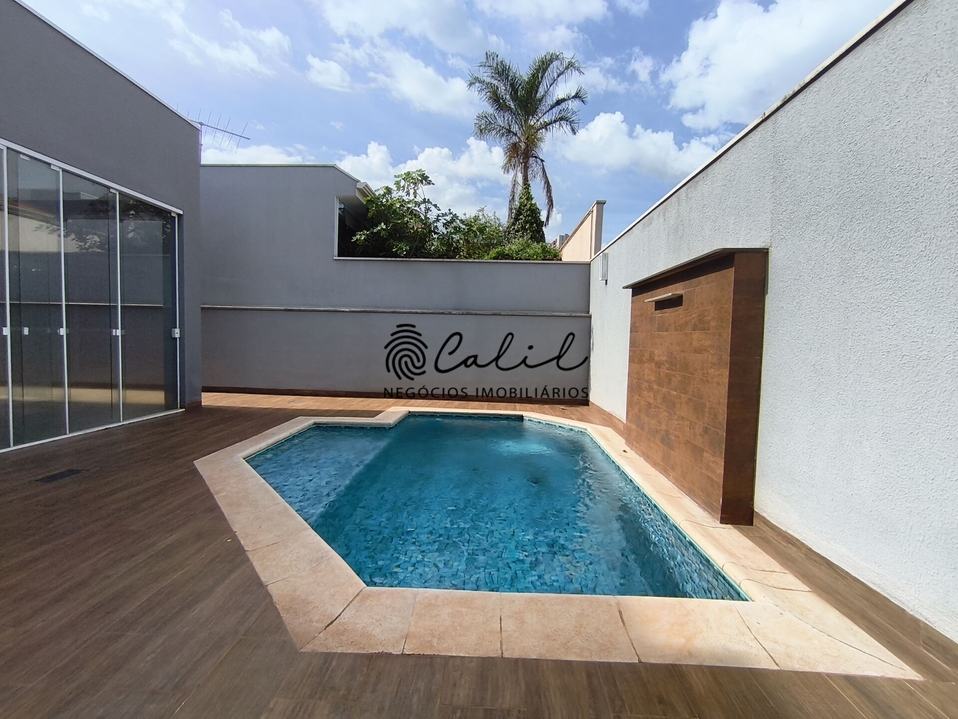 Casa de Condomínio à venda com 3 quartos, 215m² - Foto 1