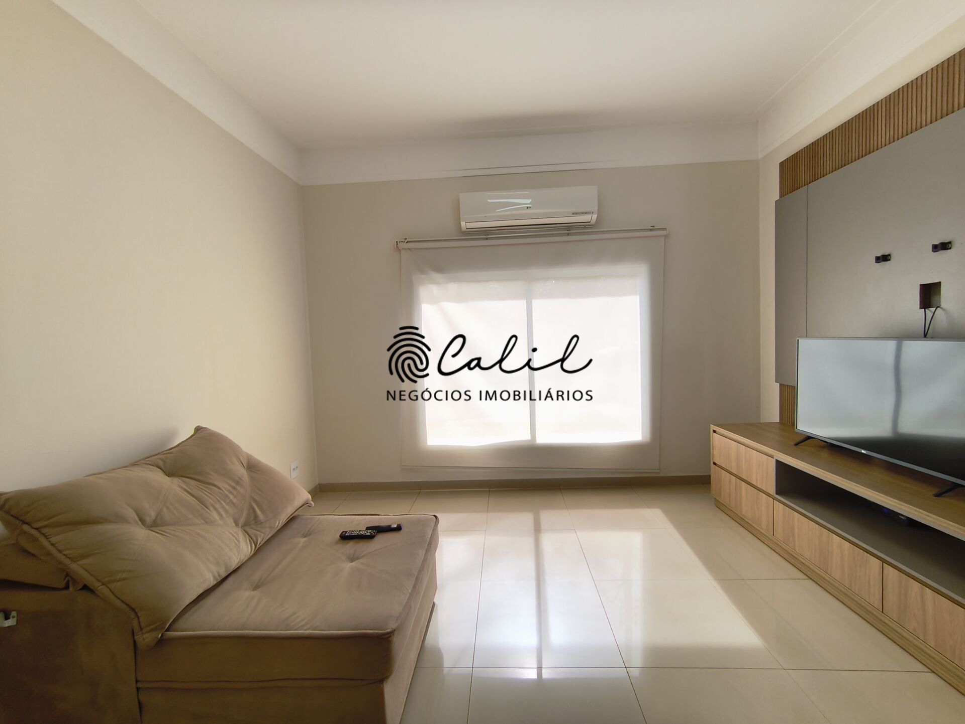 Casa de Condomínio à venda com 3 quartos, 215m² - Foto 2